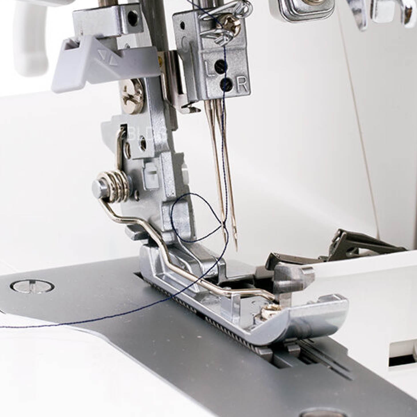 Juki Overlock MO-1000 mit Lufteinfädlung