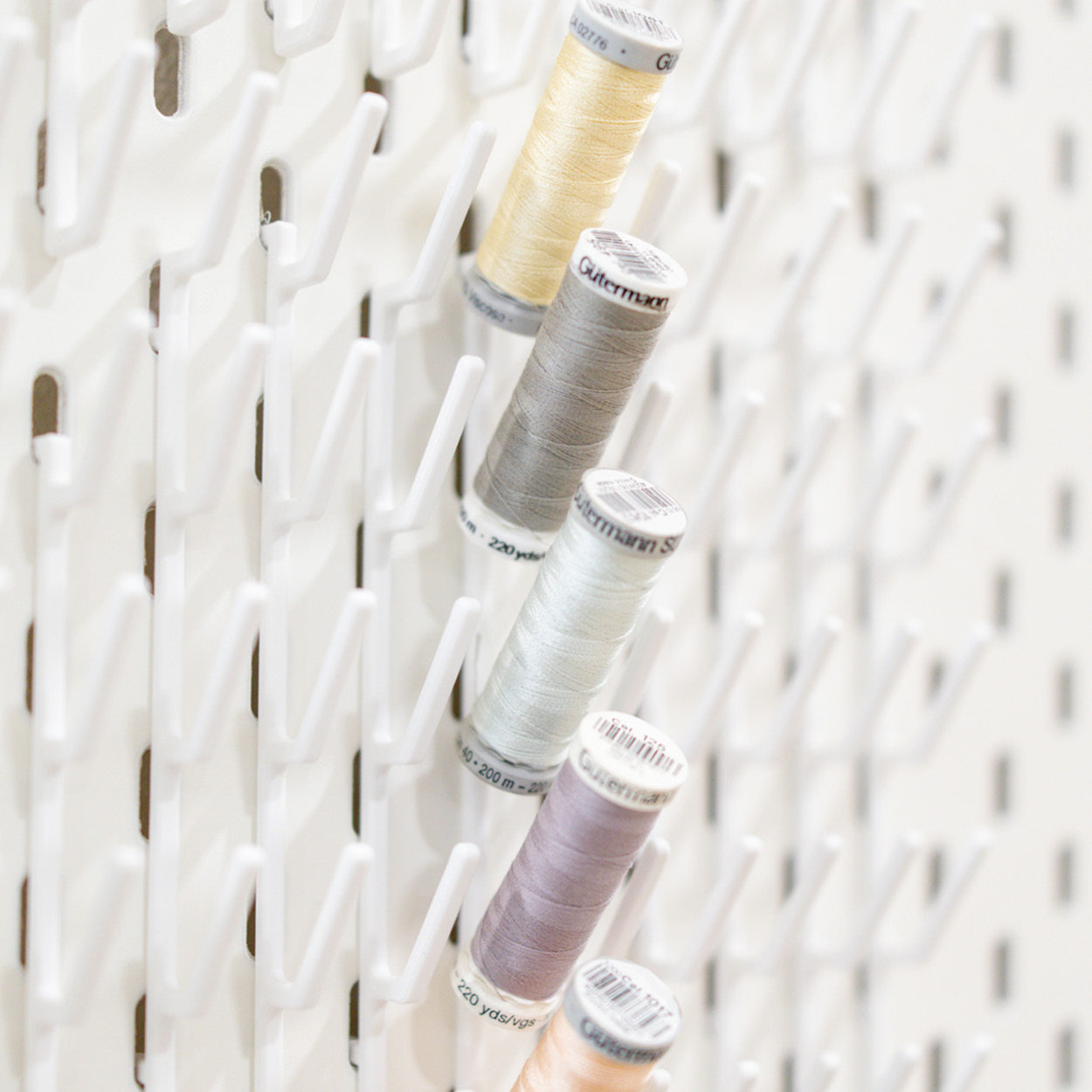 Fadenhalter für kleine Spulen